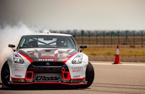 El Nissan GT-R consigue la derrapada más rápida del mundo: 304.96 km/h