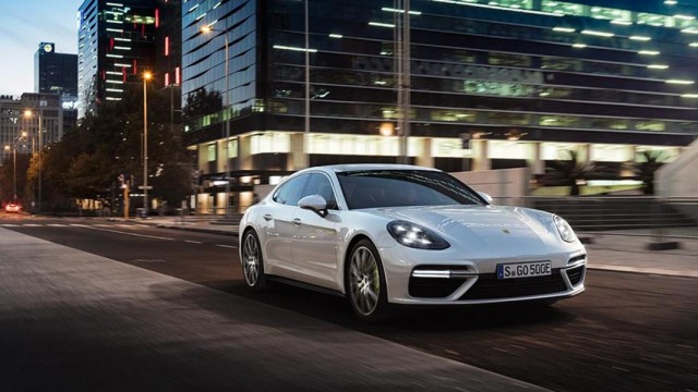 low_panamera_turbo_s_e_hybrid_2017_porsche_ag (2)