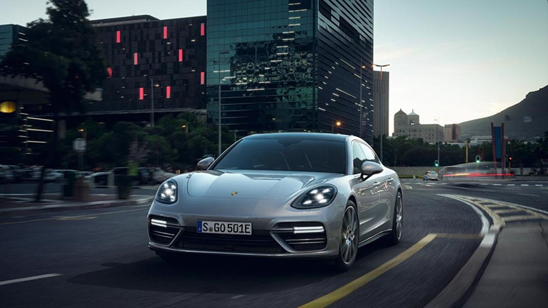 low_panamera_turbo_s_e_hybrid_executive_2017_porsche_ag (1)