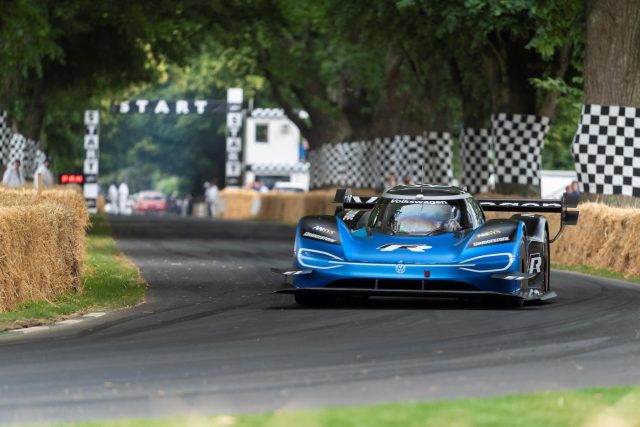 mas-rapido-que-un-formula-1-nuevo-record-para-el-volkswagen-id-r-en-goodwood (1)