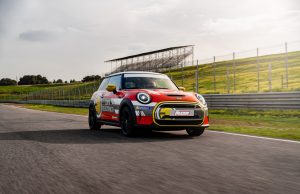 El MINI electric será el safety car de la Copa Racer 2022