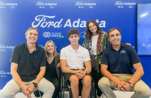 El piloto Marc Roma recibe su Ford Puma adaptado y se convierte en embajador de la marca